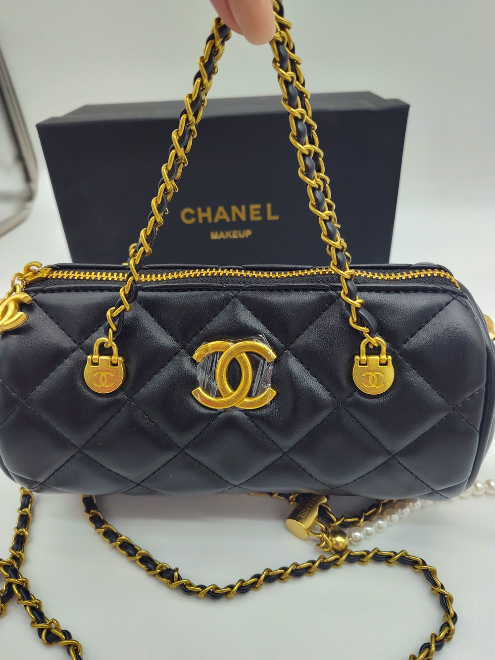 CHANEL Makeup Promotional Black Quilted Barrel Vanity Bag Pearl Chain Beaute - Picture 3 of 14